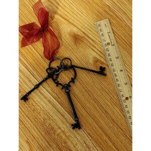 Vtg Decorative Antique Bronze Metal Keys